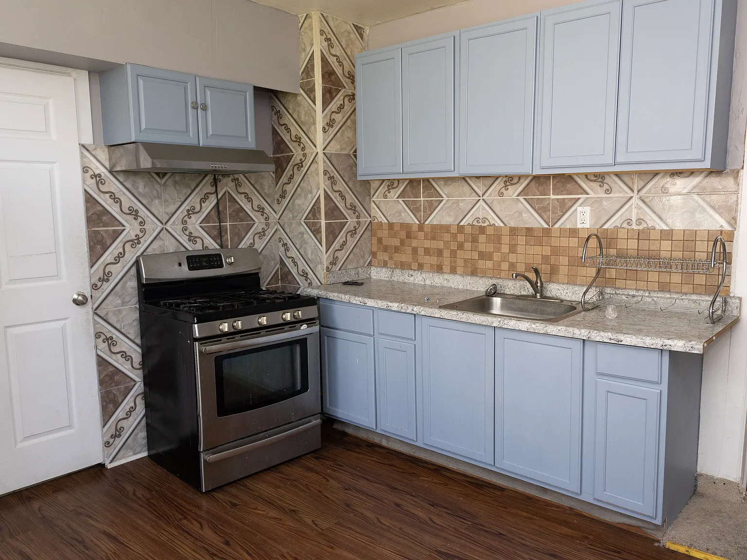 2 bed, 750 sqft, $1,075 — Photo 2