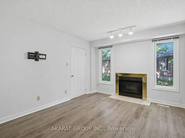 70 Sunnyside Dr #9 — Photo 19