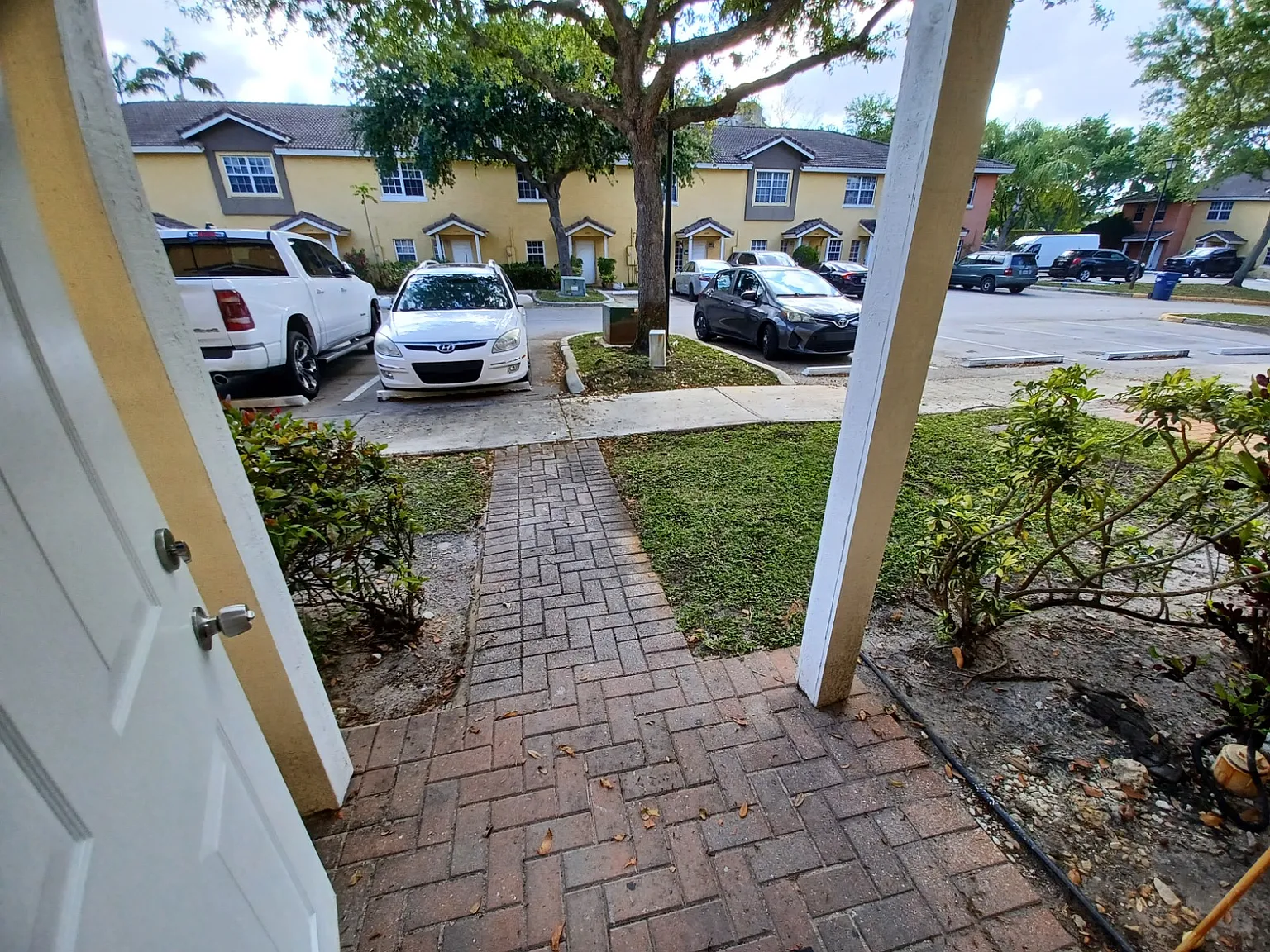 3 bed, 2.5 bath, 1488 sqft, $2,500 — Photo 2
