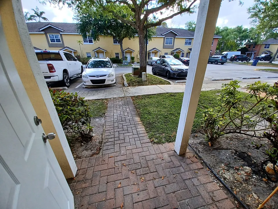 4151 NW 67th Ter