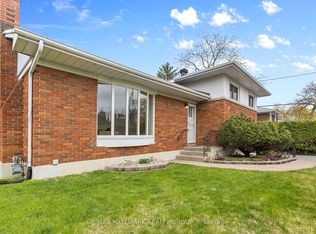 1981 Navaho Dr, Ottawa, ON K2C 0T7