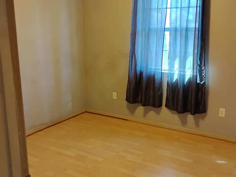 308 E Pecan St — Photo 8