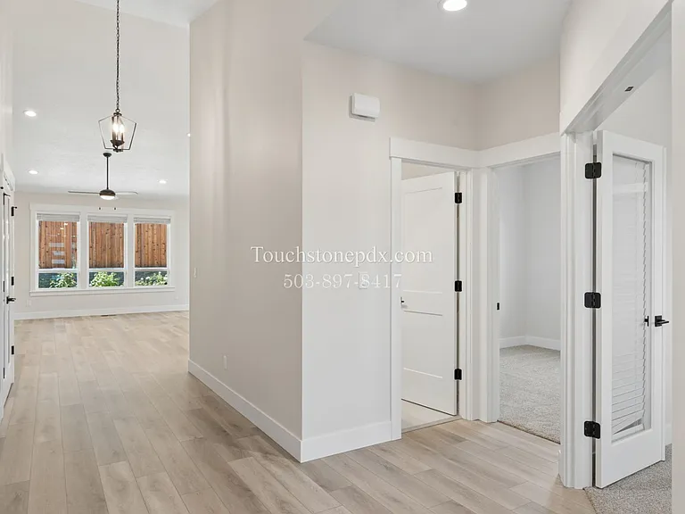 740 Jordan Elizabeth Ave SE — Photo 9