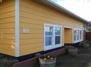 705 SW 2nd St, Newport, OR 97365