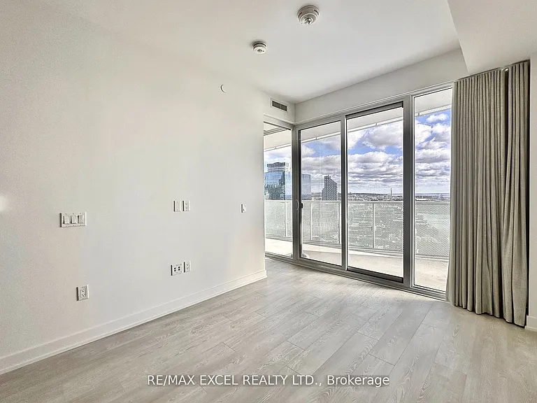 15 Queens Quay E #3101 — Photo 11