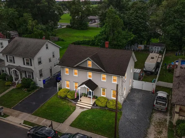 317 Broad St, Elmer, NJ 08318