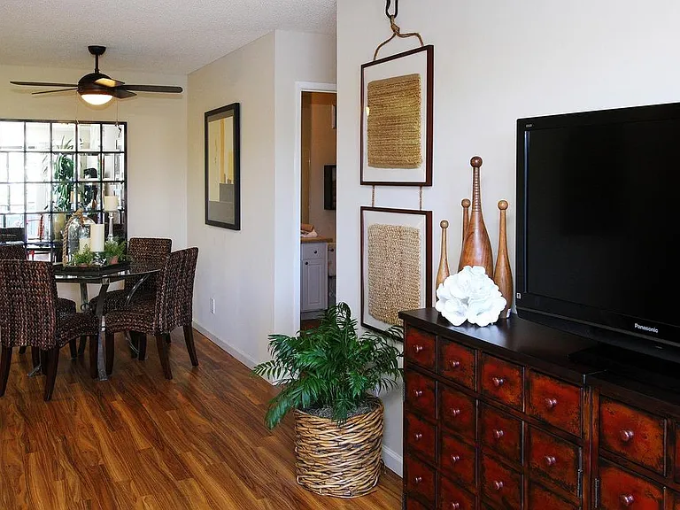 Beach Cove Apartments — Photo 9