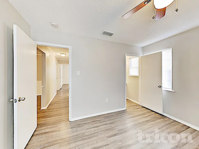 429 W Ferndale Ln — Photo 7