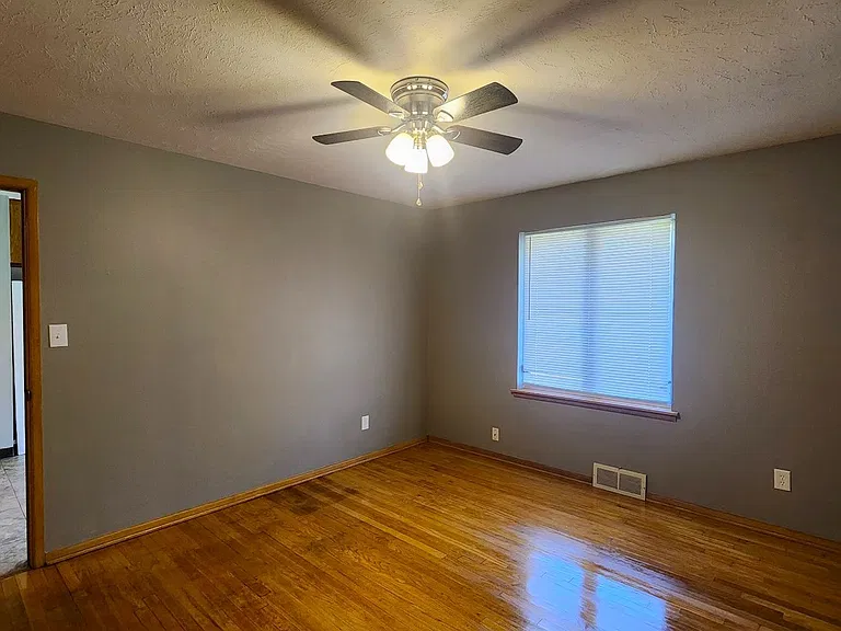 209 W Coe Dr — Photo 19