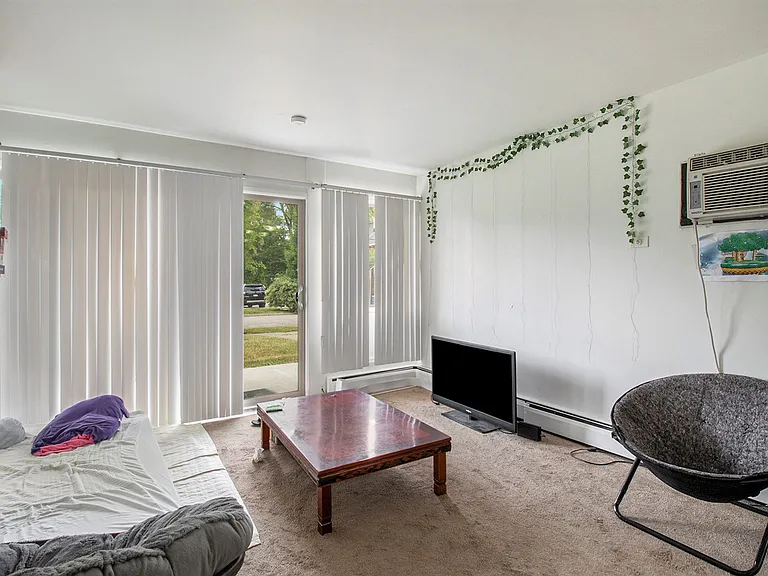 1327 Wilmot St #2 — Photo 4
