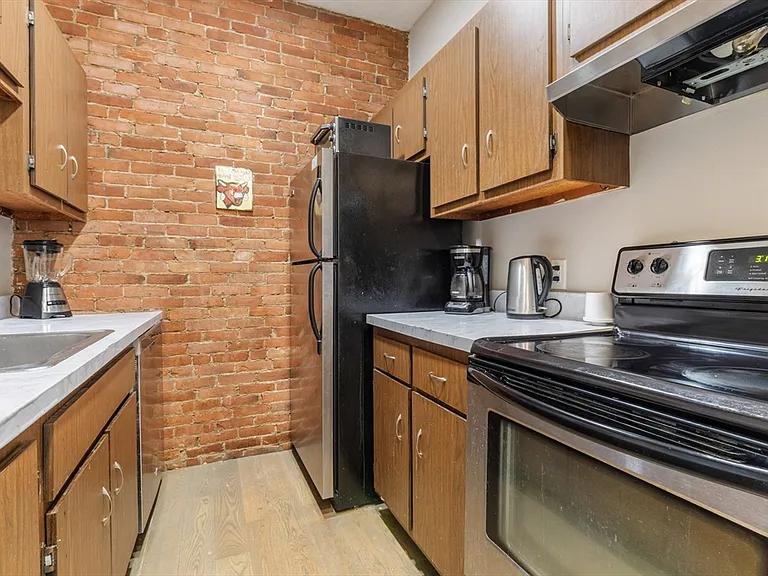 142 Chandler St #4 — Photo 5