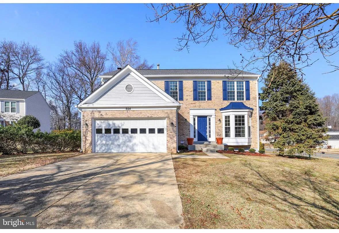 804 Saint James Ct photo 1