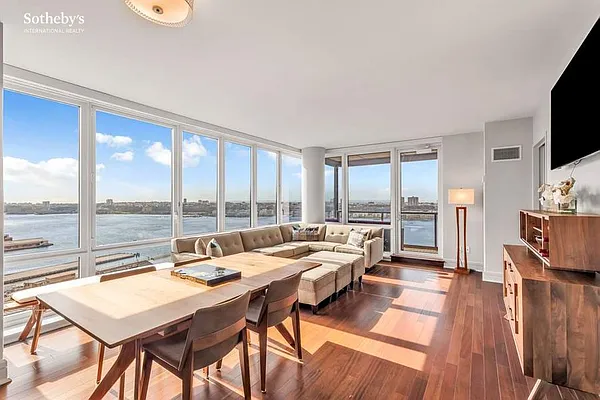 Sold by Sotheby's International Realty | media 1