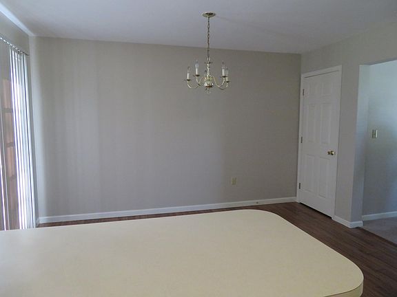 Looking into the diningroom