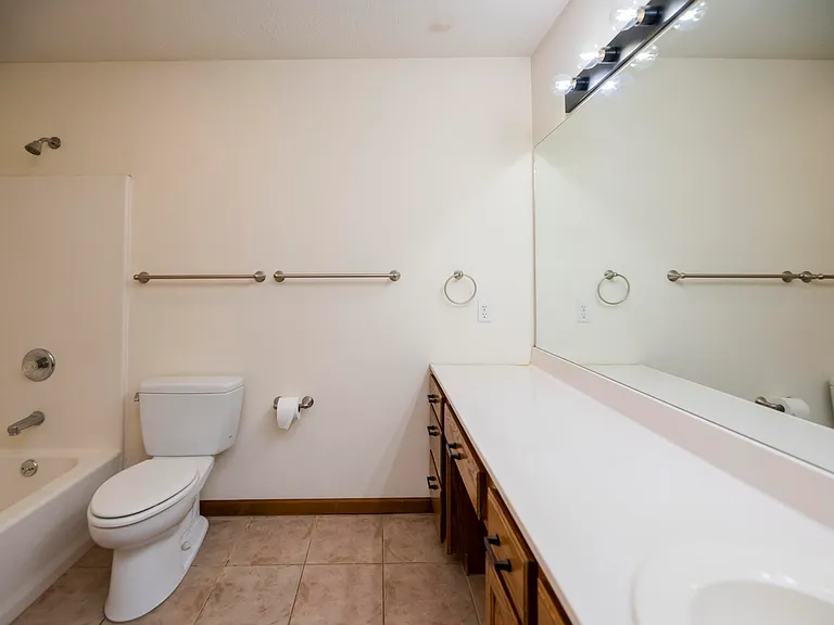 3600 Berkshire Ct — Photo 20