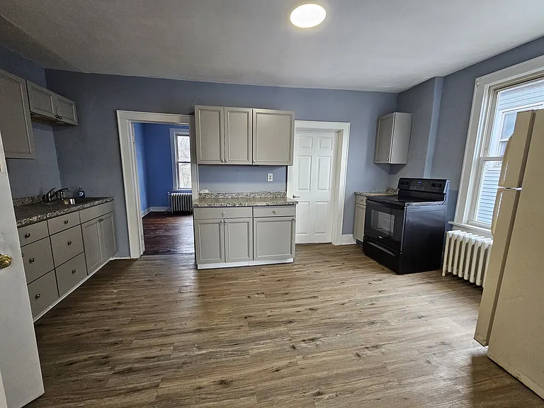 38 Main St #4 — Photo 7