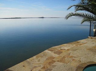 101 Isles End Rd, Tiki Island, TX 77554