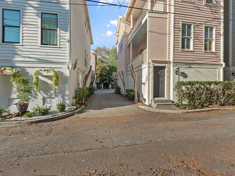 11 Kirkland Ln — Photo 2