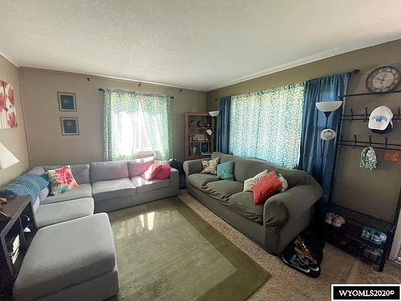 4th image of 1402 E Pershing Ave