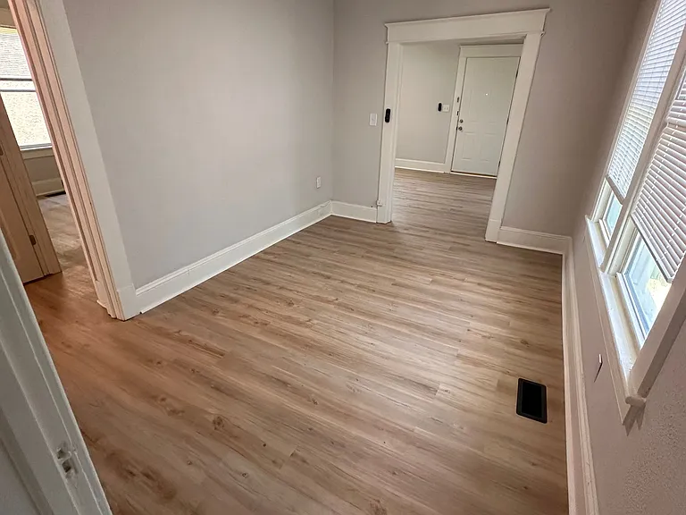 125 Lee Ave — Photo 6