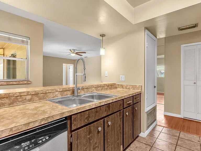 320 Heather Ave — Photo 10