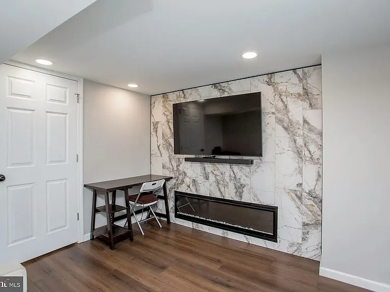 501 E Mount Airy Ave — Photo 27