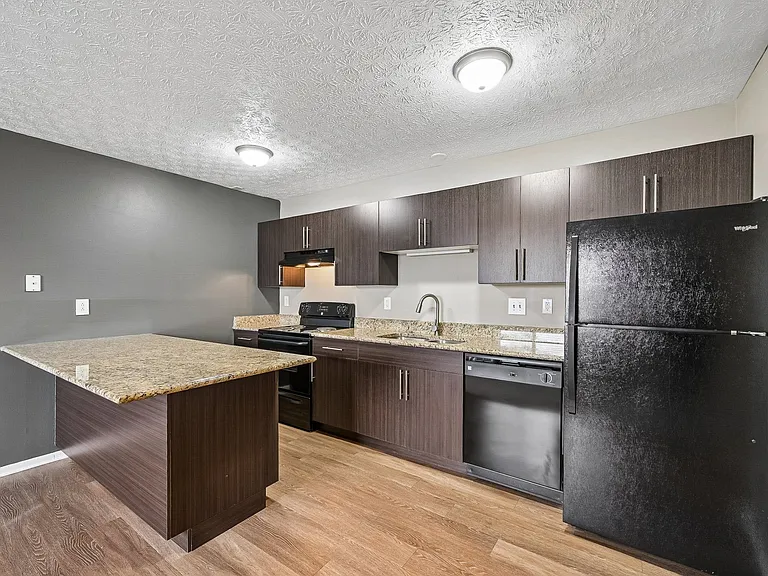 Bolton Estates Apartments — Photo 34