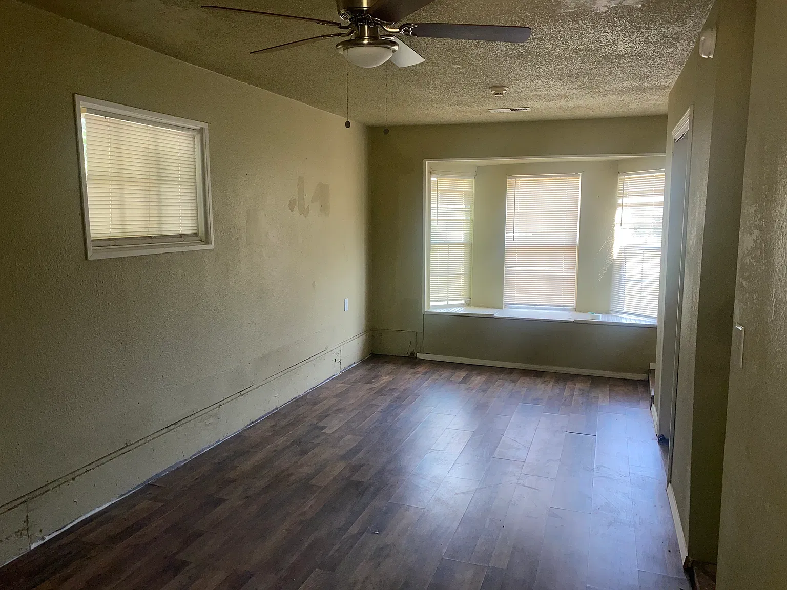 316 E Jarman Dr — Photo 4