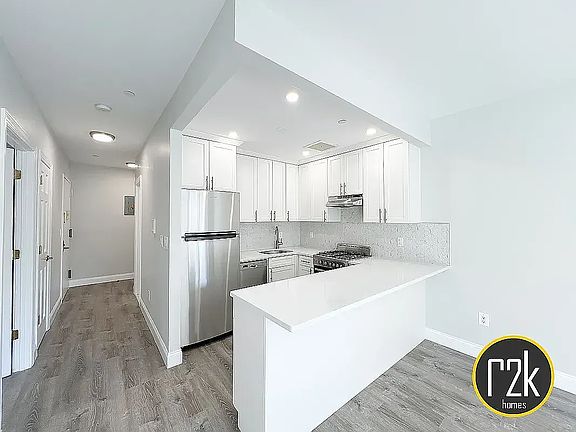 3rd image of 2311 31st Ave APT 6D