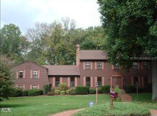 5 Foxwood Rd, Trumbull, CT 06611