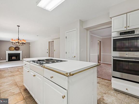 4th image of 410 Fox Hollow Ln
