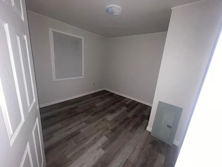525 New Berlin Rd — Photo 8