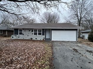 4437 S Meadowlark Dr, Springfield, MO 65810