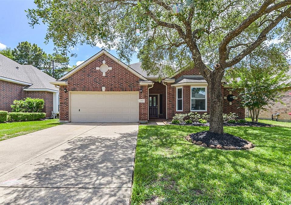1st image of 23939 River Place Dr