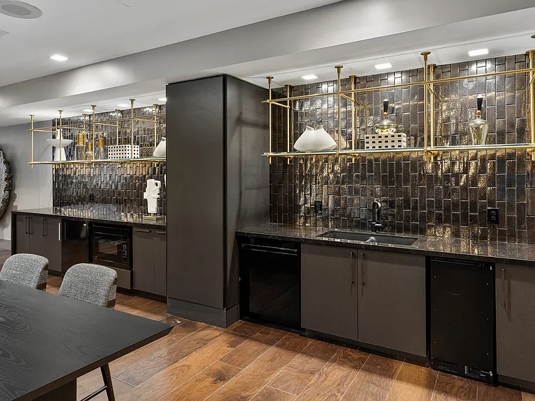 Member Clubroom Entertaining Kitchen