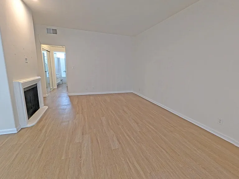 912 N Croft Ave #103 — Photo 10