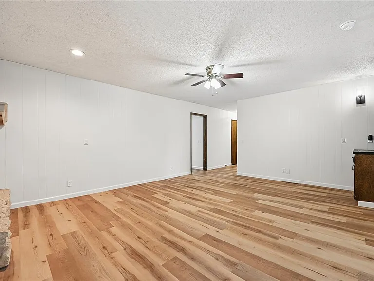 1012 W Madison St N — Photo 17