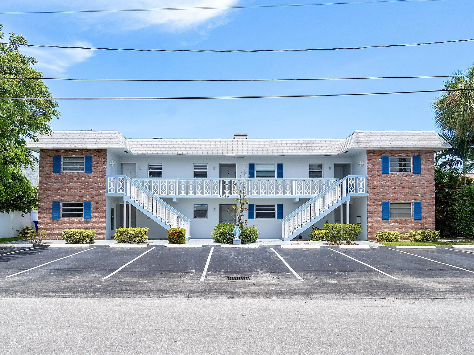 2 bed, 2.0 bath, 800 sqft, $2,400 — Photo 1