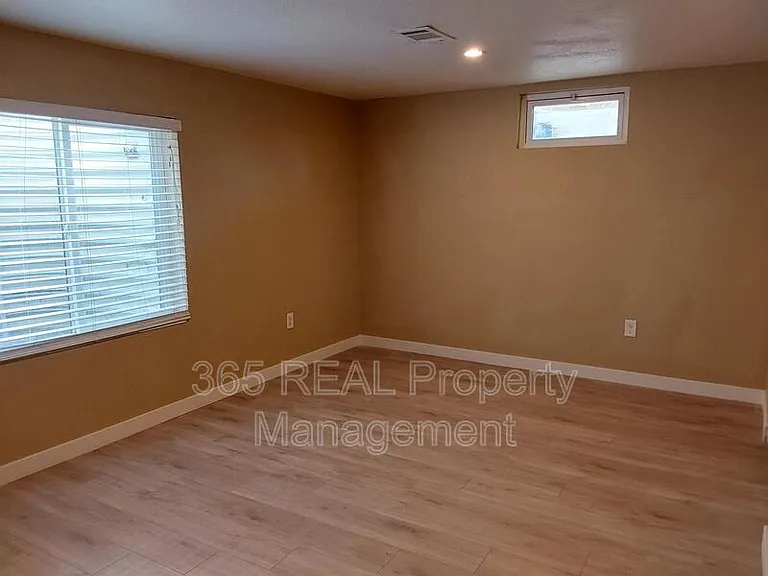 1417 12th Ave — Photo 12