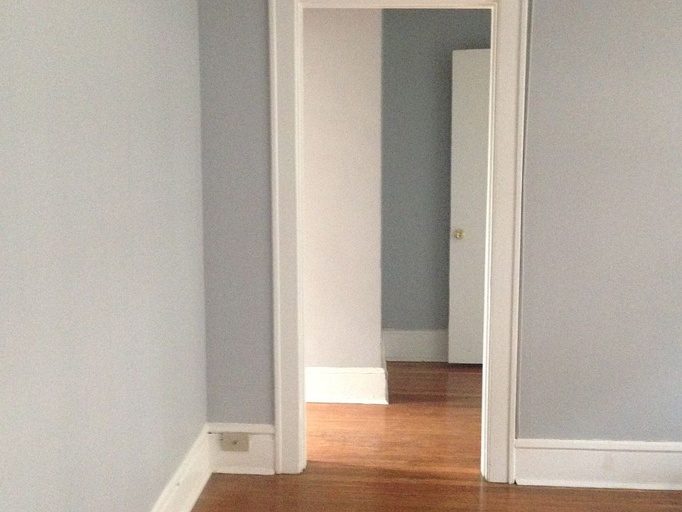 2nd image of 1237 Elsinore Ave APT C1