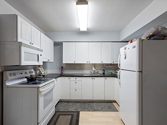 4th image of 824 Truman Avenue