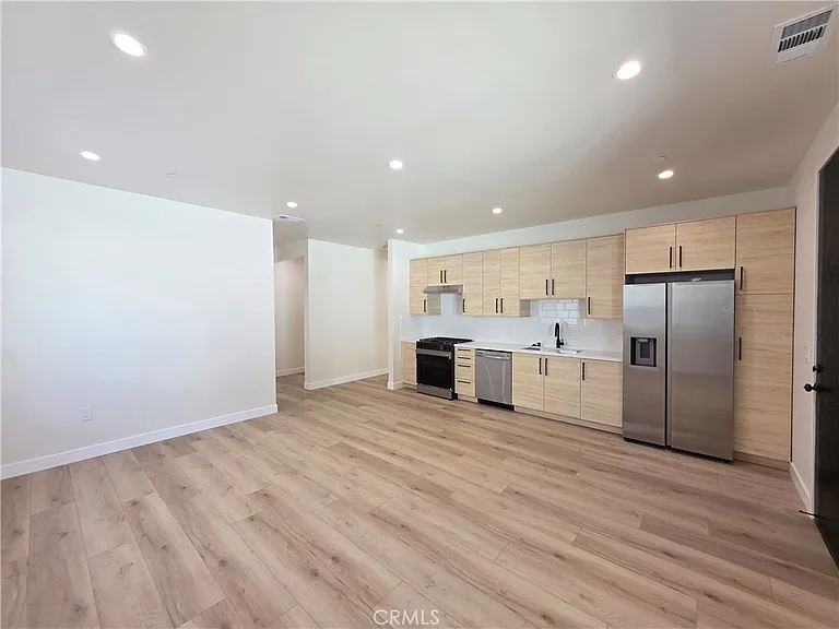 17101 Kingsbury — Photo 4