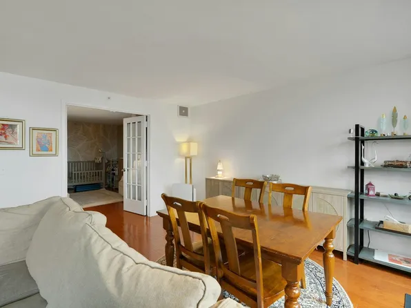 700 Grove Street image 10 of 39