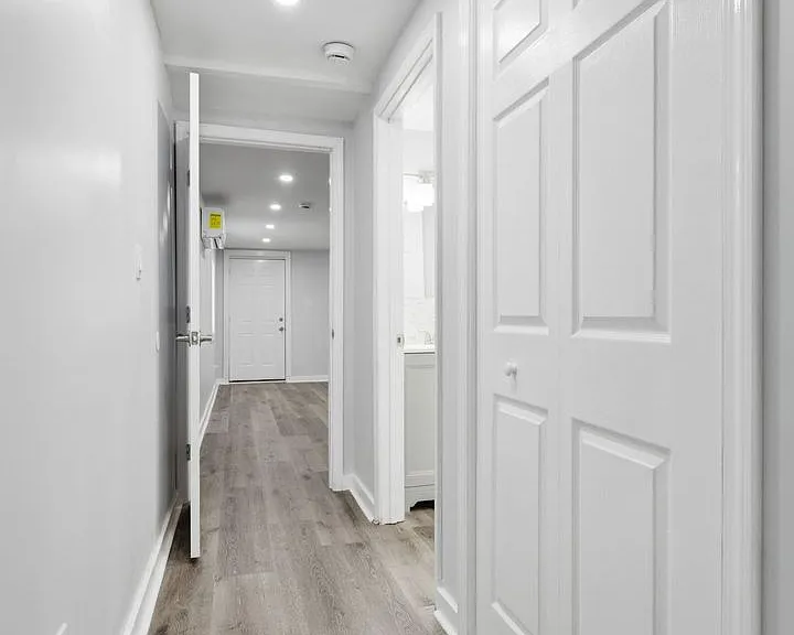 2336 Clifton Ave — Photo 22