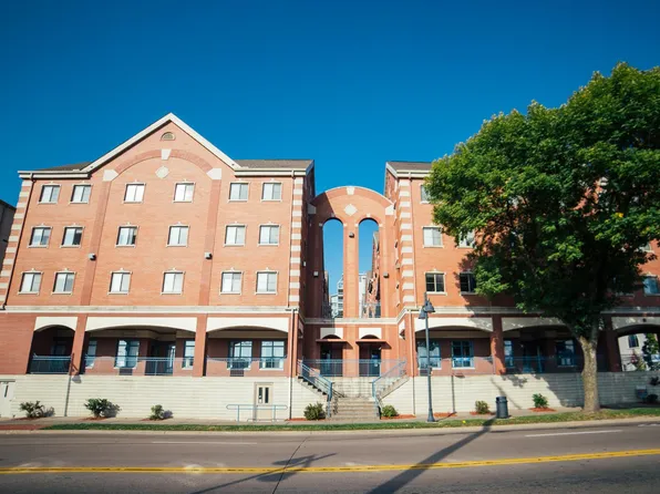 325 E College St, Iowa City, IA