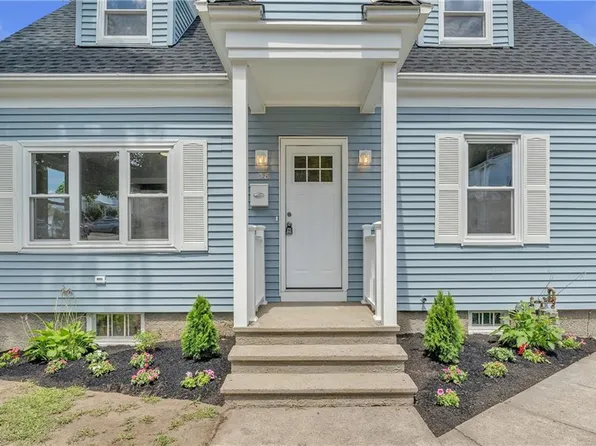 38 Juniper St, East Providence, RI 02914