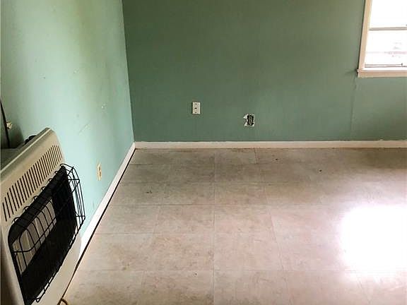 4th image of 3820 W College St