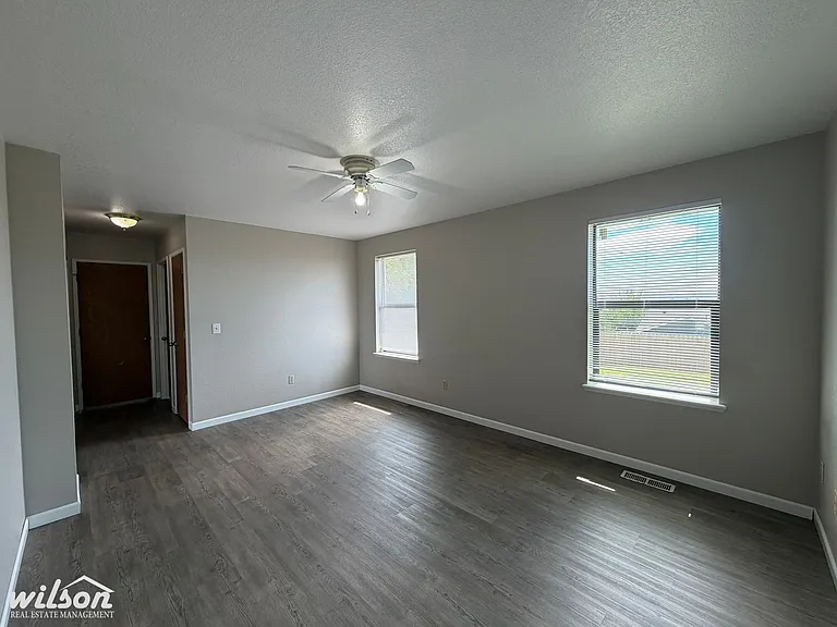 5606 Mount Clemens Way — Photo 10