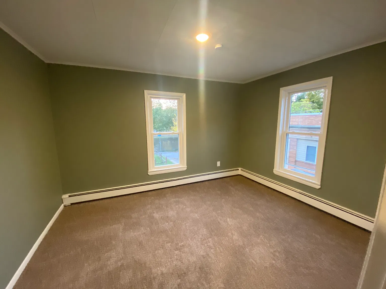 3 bed, 1.5 bath, 1037 sqft, $1,000 — Photo 4