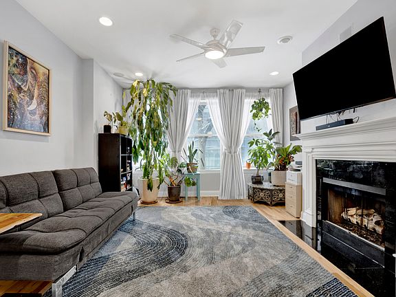 2nd image of 218 S Laflin St #101